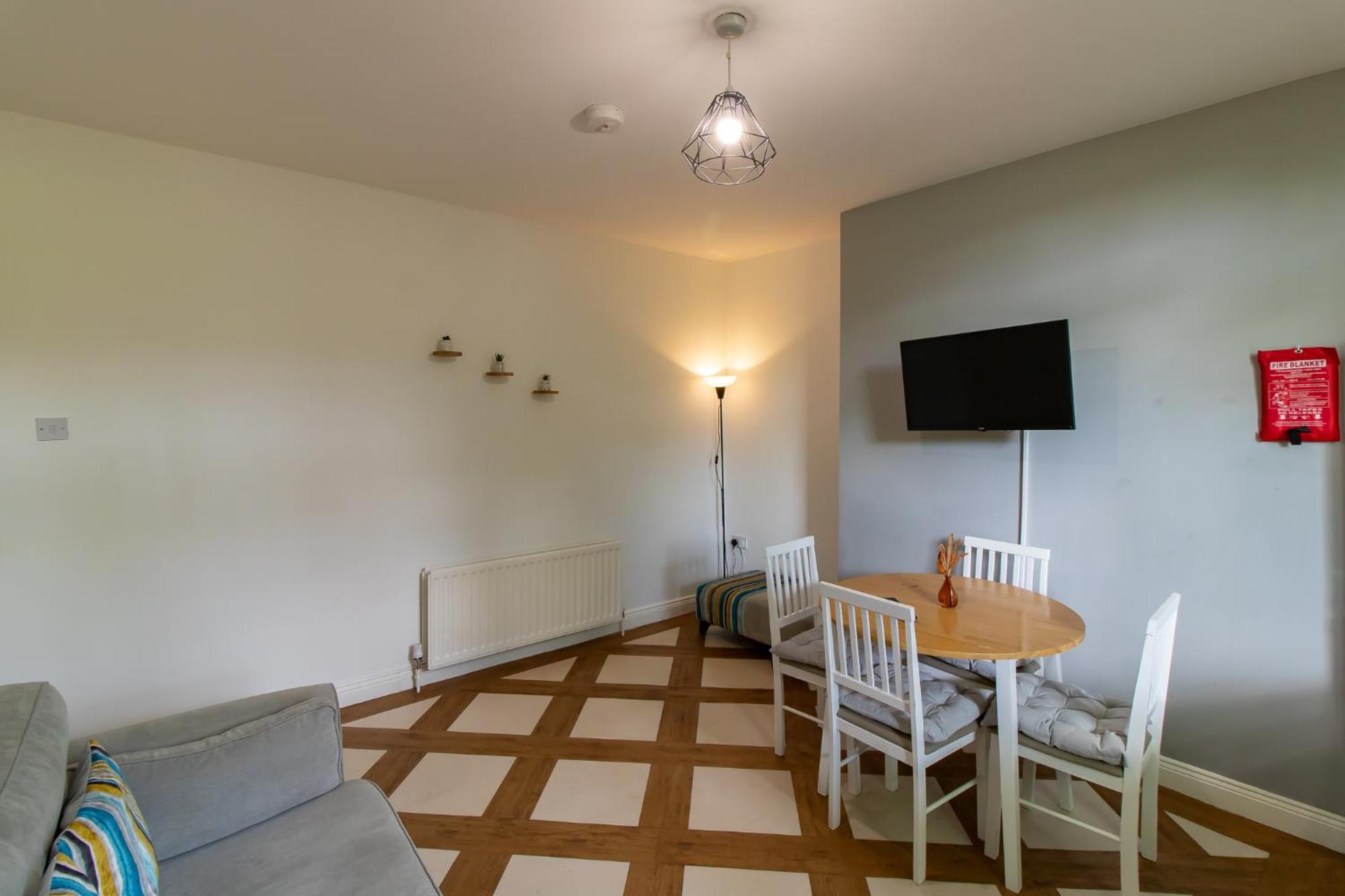 Great Offers On Long Stays!! Laluna Apartments Гейтсхед Екстериор снимка