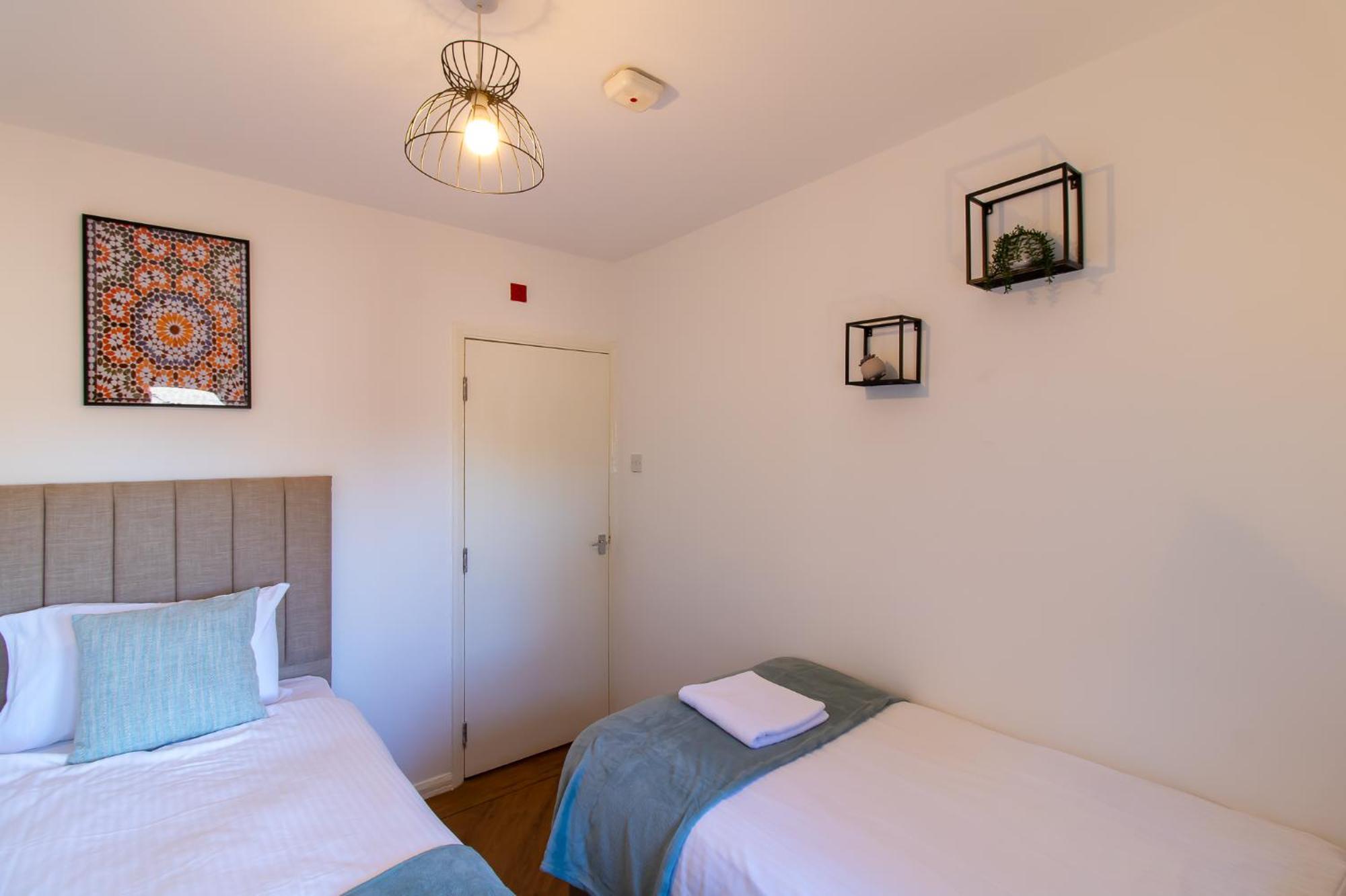 Great Offers On Long Stays!! Laluna Apartments Гейтсхед Екстериор снимка